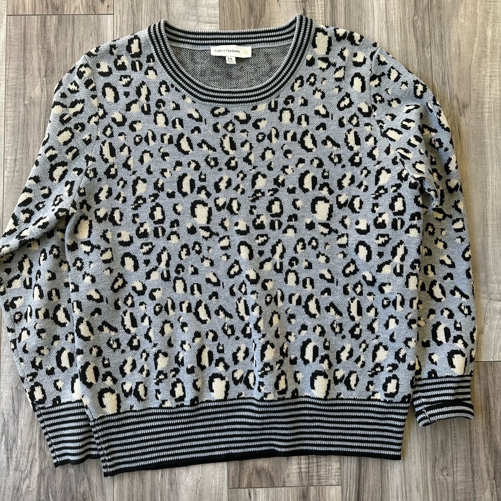 Fate and Fortune Cheetah Print Kit Sweater in Gray and Black Size Petite Large